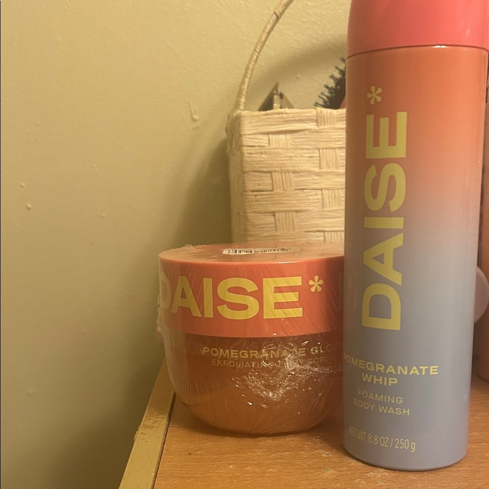 DAISE Pomegranate Whip Foaming Body Wash and Exfoliating Scrub Set